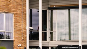 A building with a curved roof and a sign that reads "Scandic." - Scandic Gardermoen (Ullensaker)