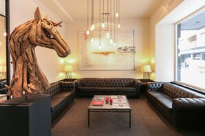 Coin salon dans le hall
