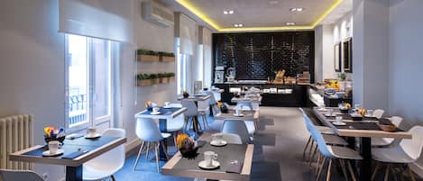 Frukostbuffé på vardagar (EUR 15 per person)