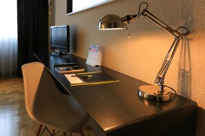 Kahden hengen standard-huone yhdelle | Business center omassa huoneessa