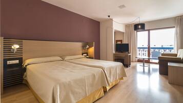 Tweepersoonskamer | Een minibar, een bureau, gratis wifi, beddengoed