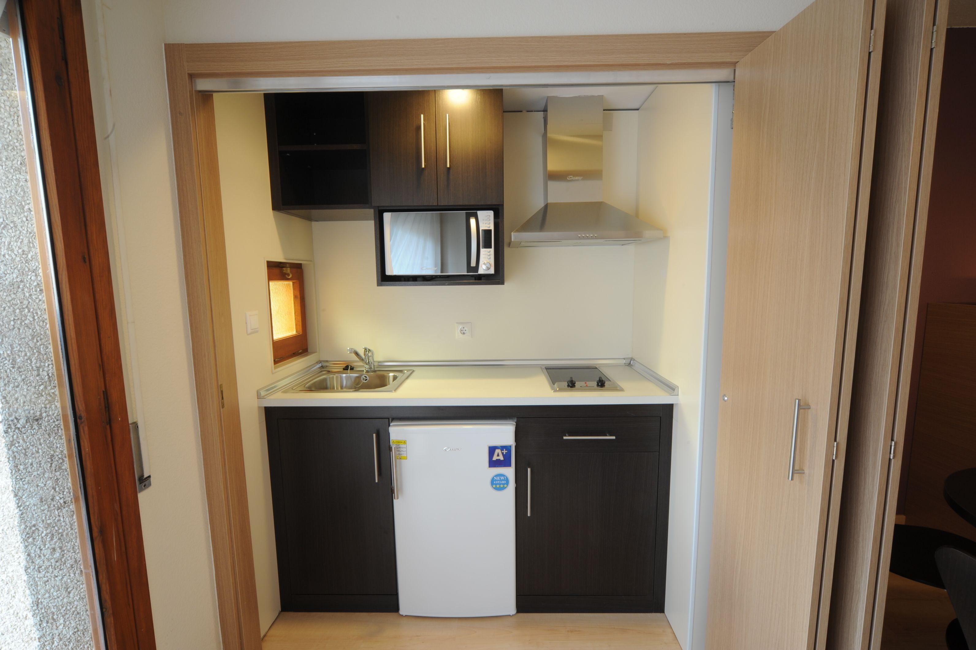 double room, kitchen | private kitchenette
