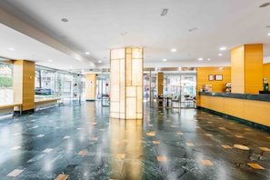 Quầy tiếp tân