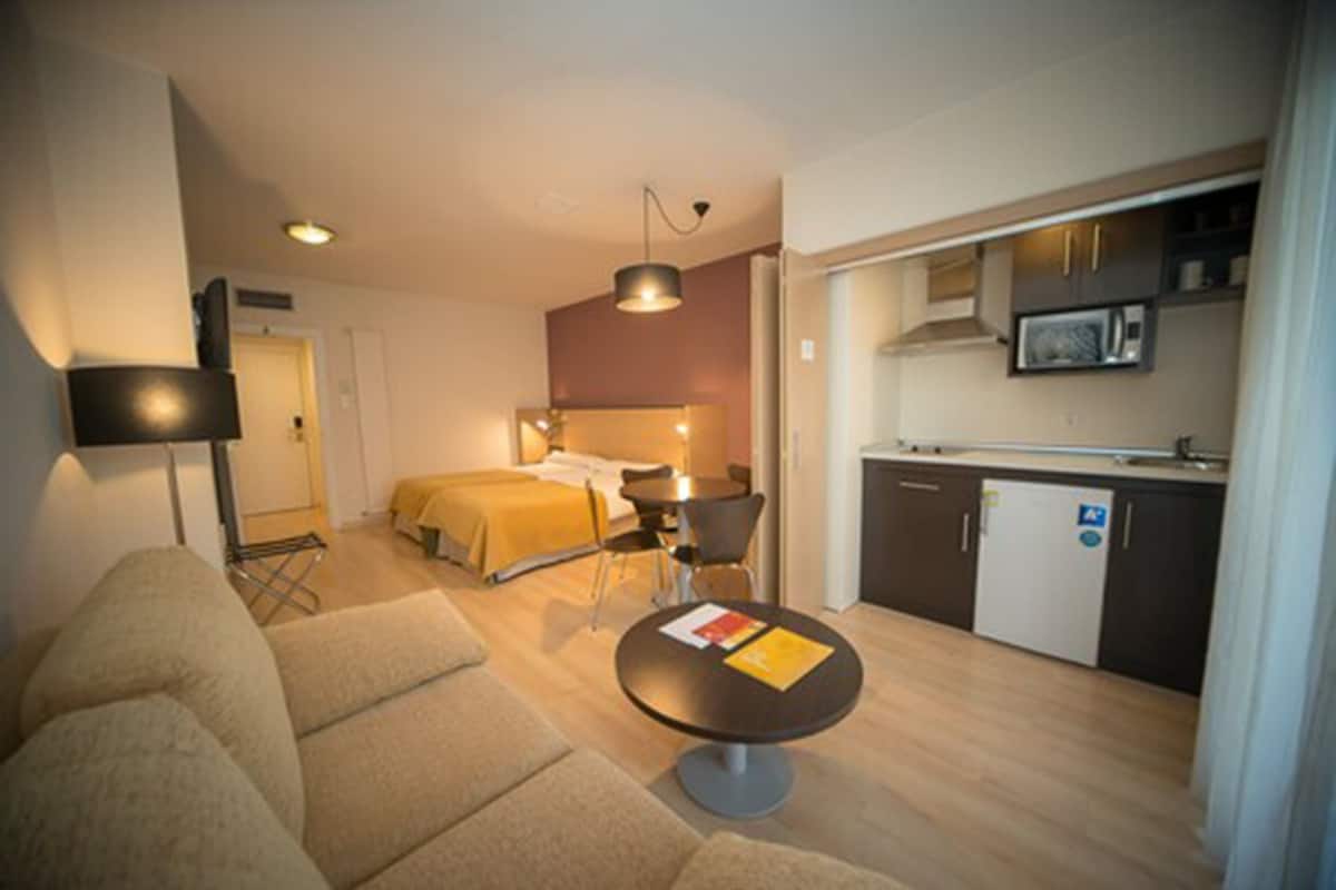 double room, kitchen | 1 bedroom, minibar, desk, free wifi