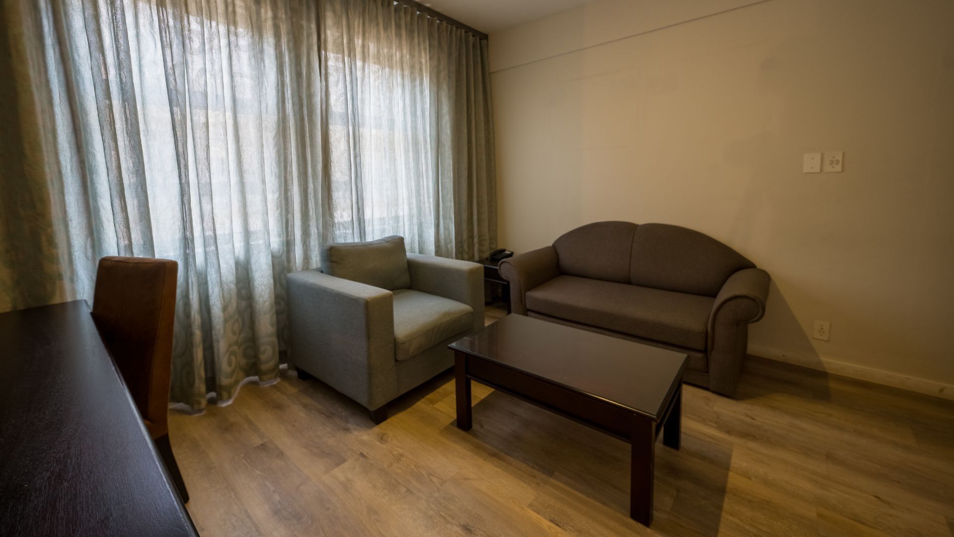 executive suite | living area | 54-cm lcd tv with satellite channels, tv