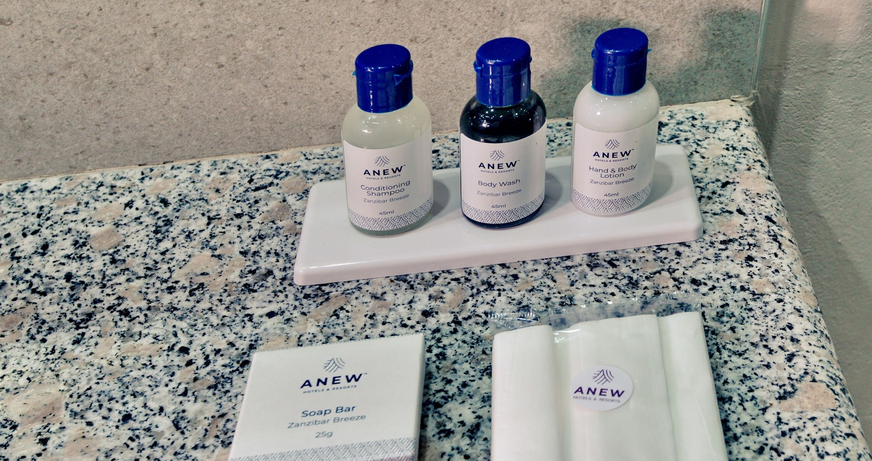 shower, hydromassage showerhead, free toiletries, hair dryer