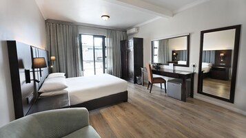 Chambre Exécutive | Literie de qualité supérieure, coffres-forts dans les chambres, bureau