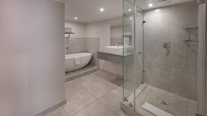 Executive Suite | Bathroom
