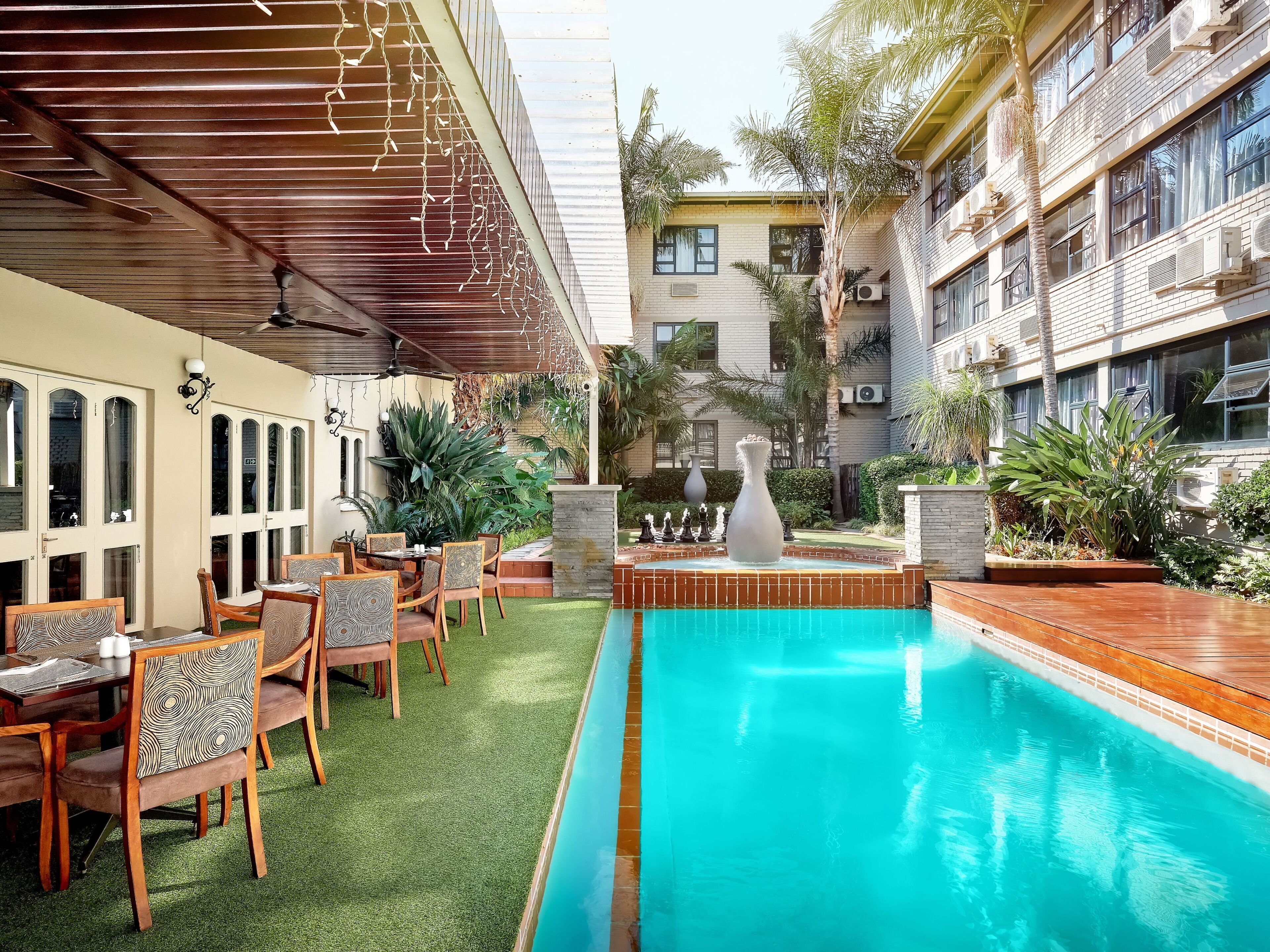 Outdoor pool, pool loungers