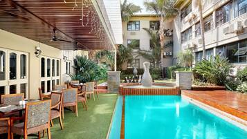 Outdoor pool, pool loungers