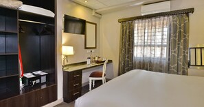 Deluxe Room | 1 bedroom, premium bedding, memory foam beds, minibar