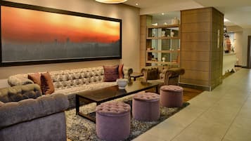 Smart TV 43-cm dengan saluran TV satelit