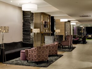 Lobby sitting area - ANEW Hotel Hatfield Pretoria (Pretoria)