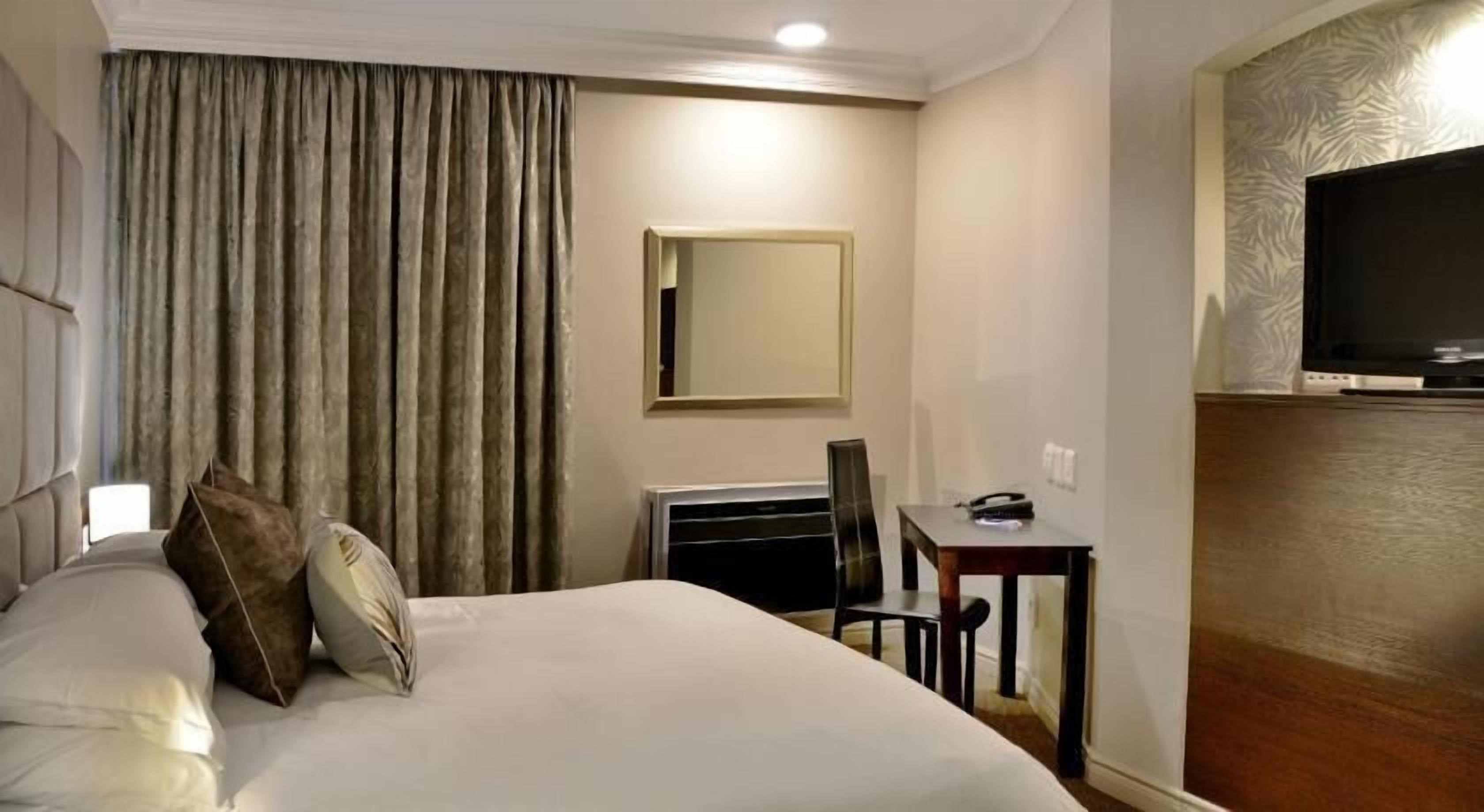 Premium bedding, down duvets, in-room safe, individually furnished