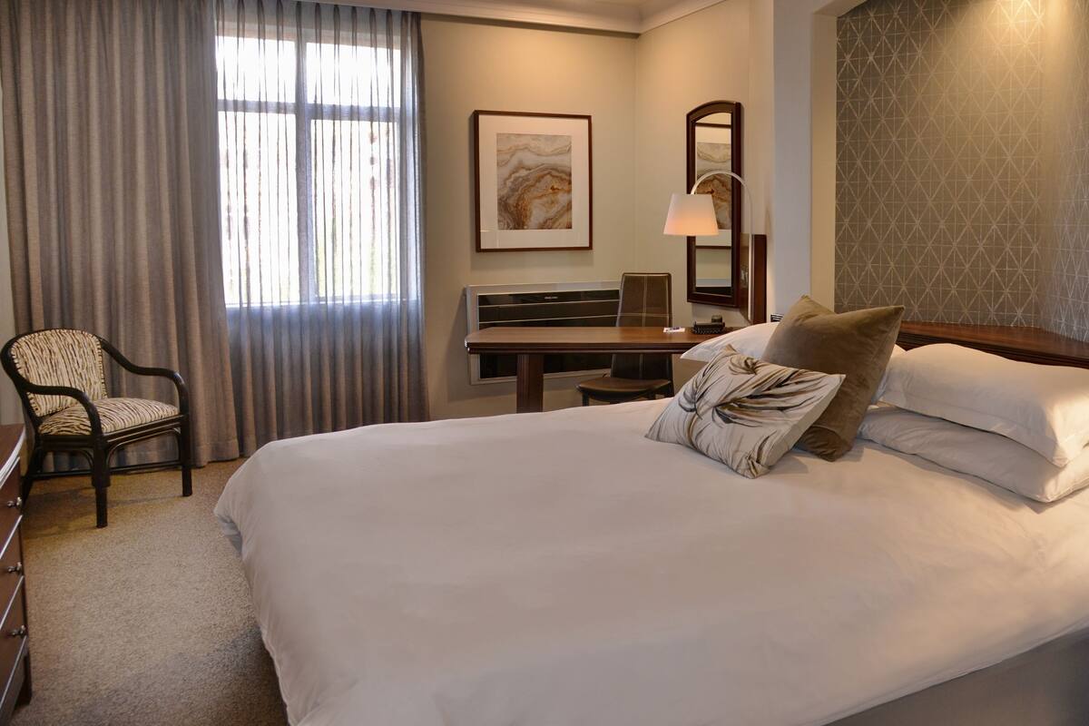 Premium bedding, down duvets, in-room safe, individually furnished