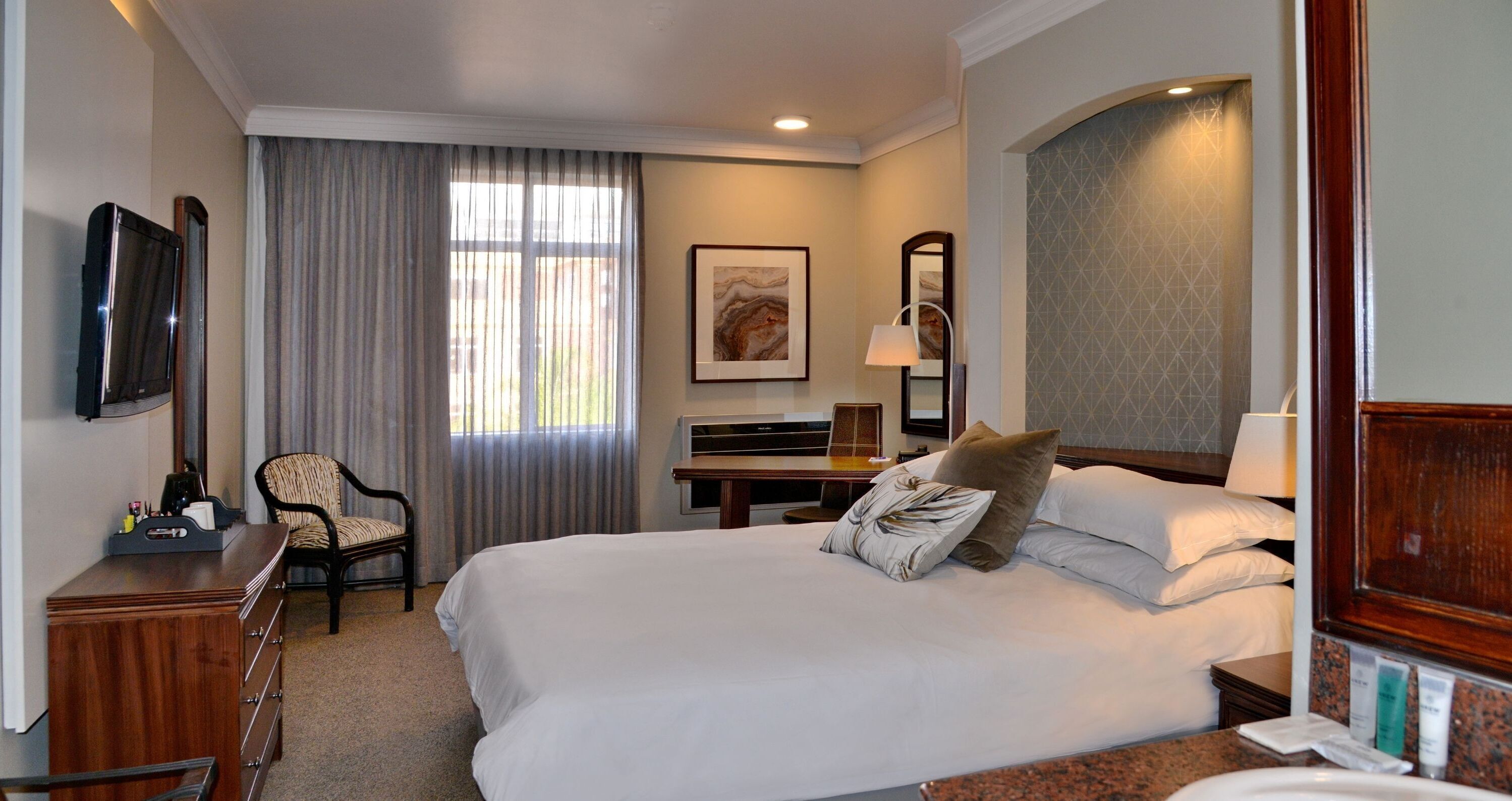 Premium bedding, down duvets, in-room safe, individually furnished