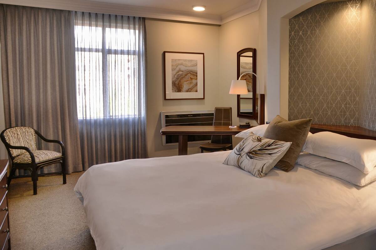 Premium bedding, down duvets, in-room safe, individually furnished