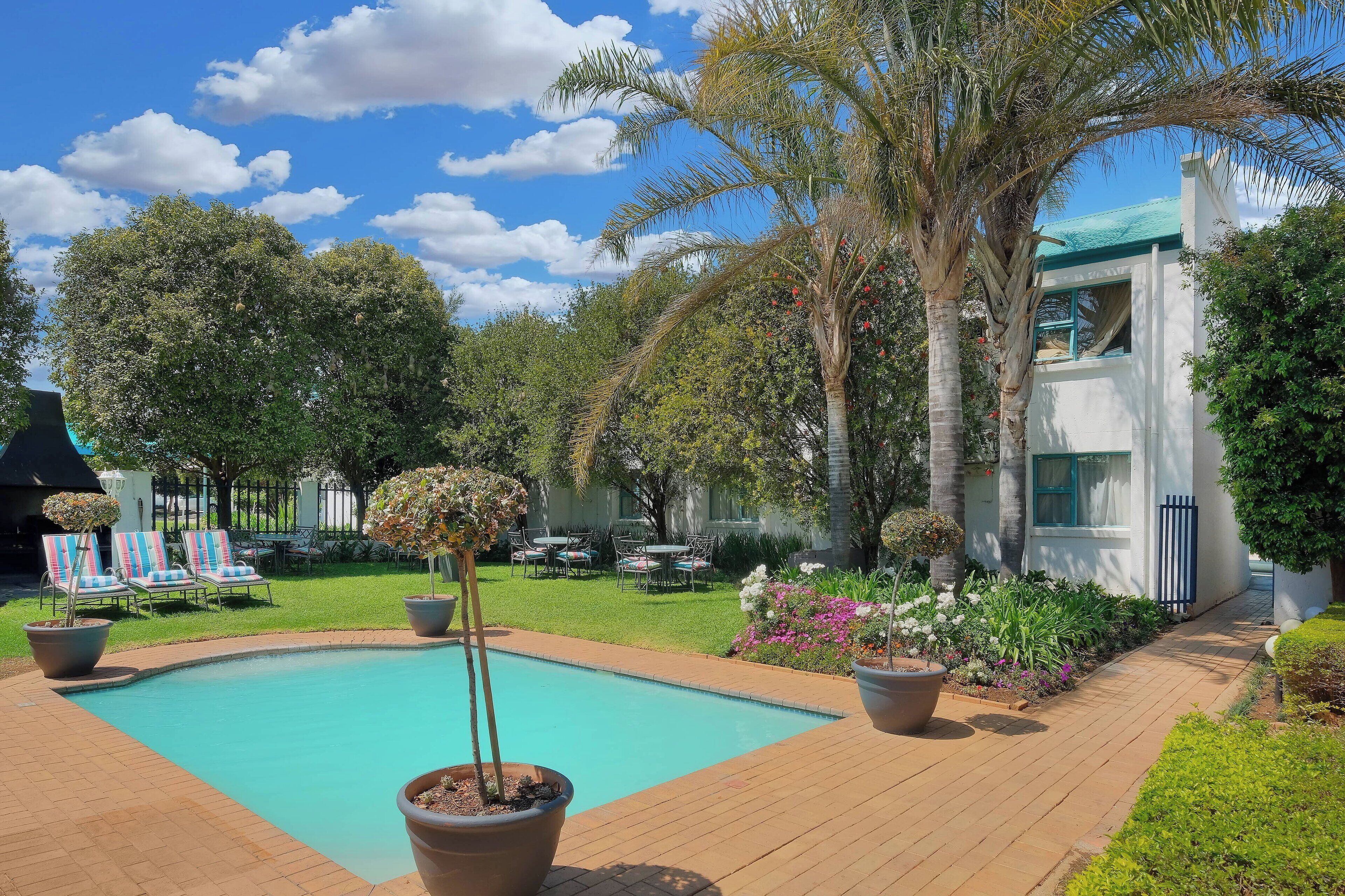 Outdoor pool, pool umbrellas, sun loungers