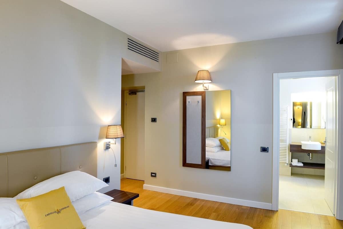 1 bedroom, premium bedding, down comforters, minibar