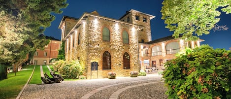 Vista frontal de la propiedad