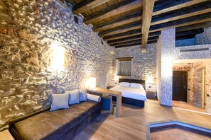 Ropa de cama hipoalergénica, cubrecamas y minibar 