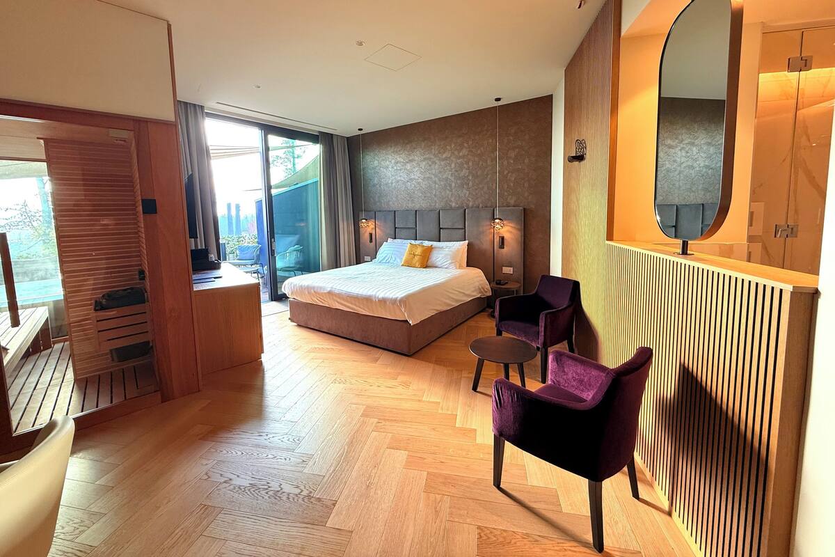 Elite Suite | Premium bedding, down comforters, minibar, in-room safe