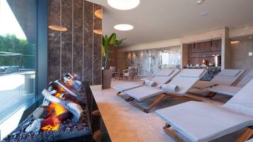 Couples treatment room(s), sauna, hot tub, steam room