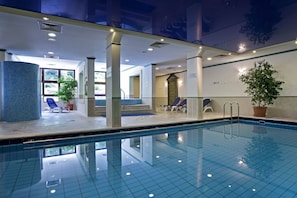 Indoor pool, sun loungers