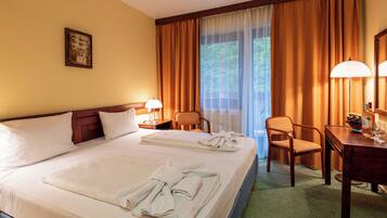 Basic-Doppelzimmer, 1 King-Bett, Nichtraucher | Zimmersafe, Schreibtisch, VerdunkelungsvorhÀnge, kostenloses WLAN