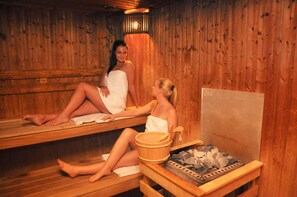 Body treatments, facials, 3 treatment rooms, manicures and pedicures - Hotel Lövér Sopron (Sopron)
