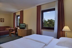 1 bedroom, in-room safe, desk, blackout drapes