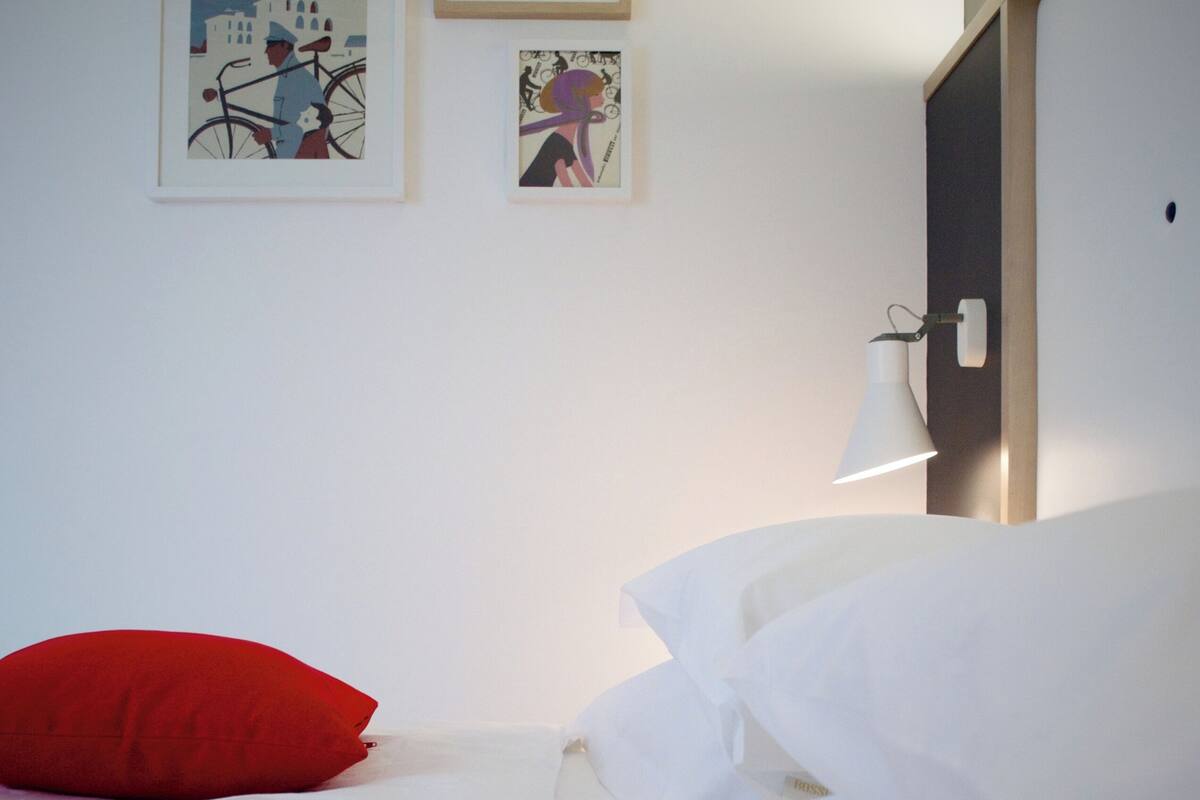Allergitestet sengetøy, minibar, safe på rommet og skrivebord