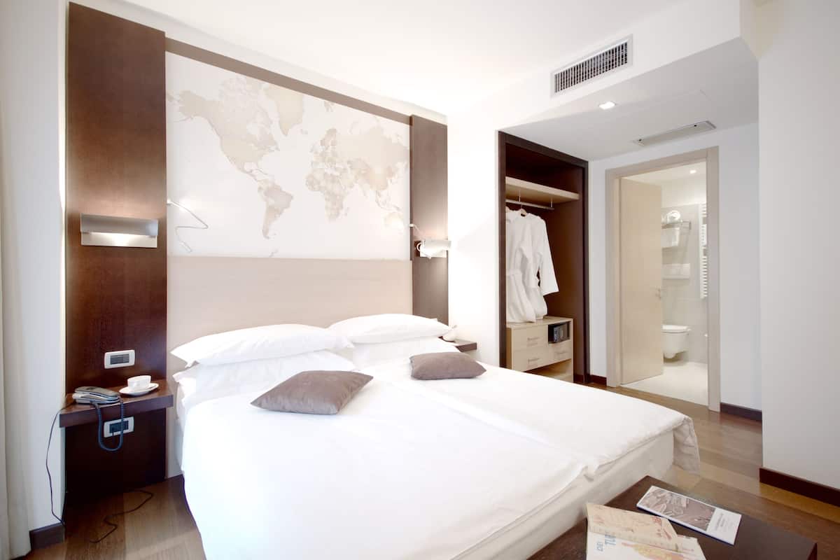 Superior Room (Map) | Hypo-allergenic bedding, minibar, in-room safe, desk