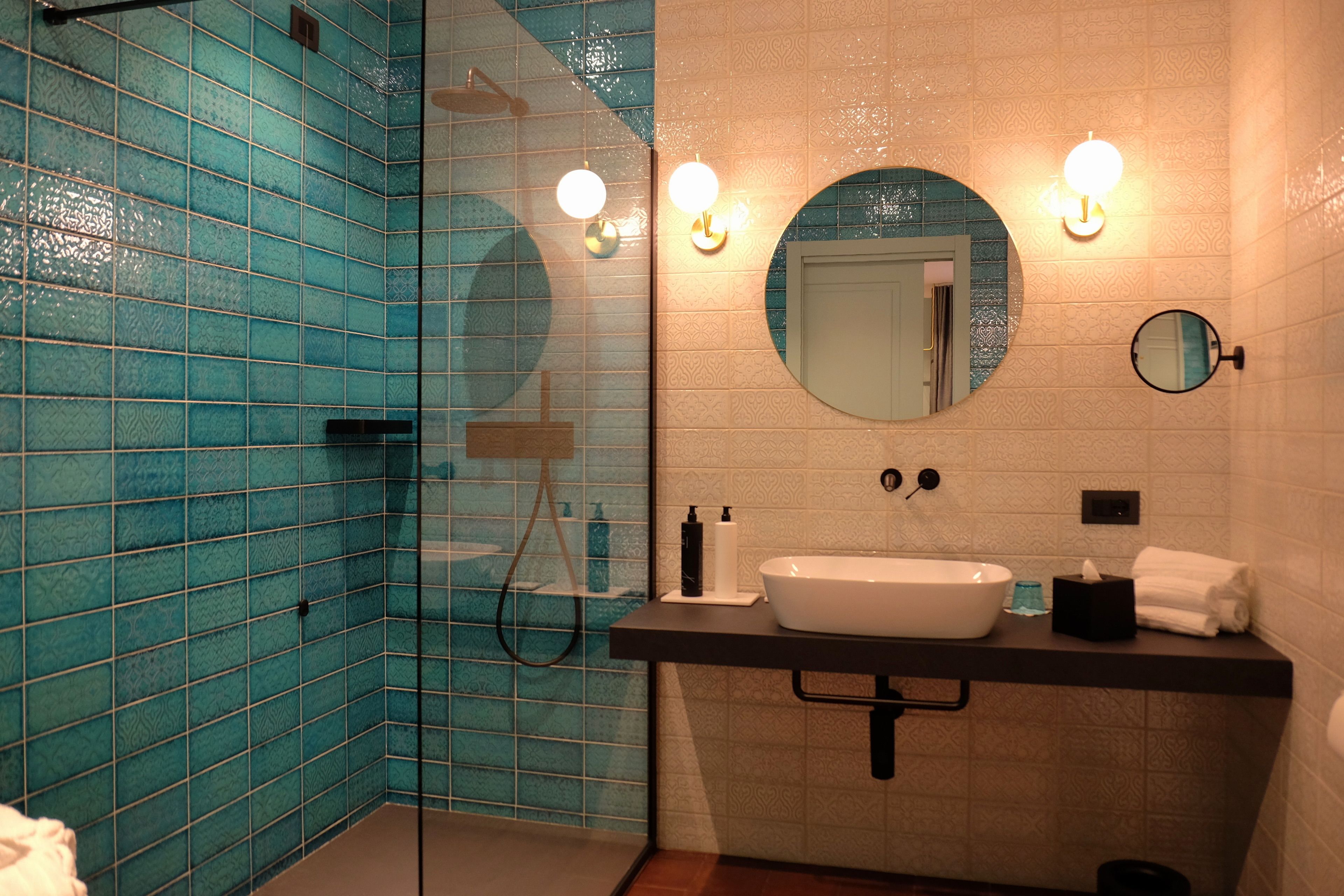 junior suite | bathroom | shower, free toiletries, hair dryer, slippers