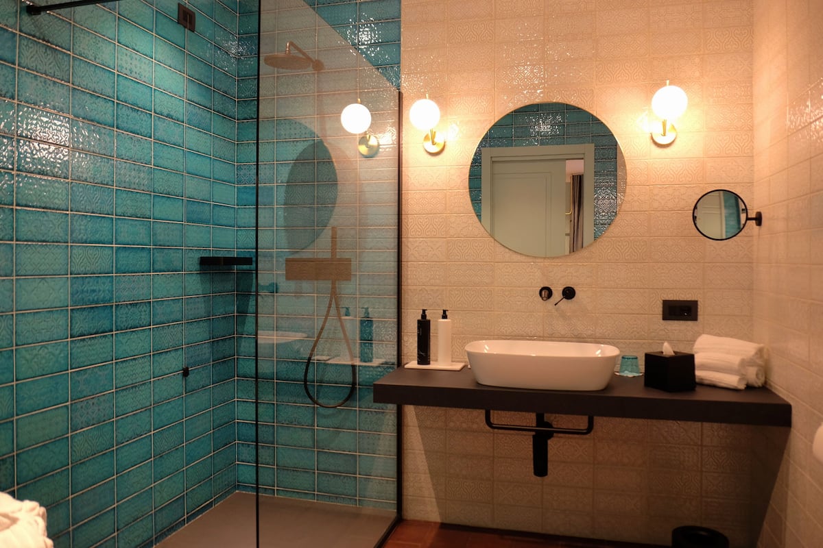 junior suite | bathroom | shower, free toiletries, hair dryer, slippers