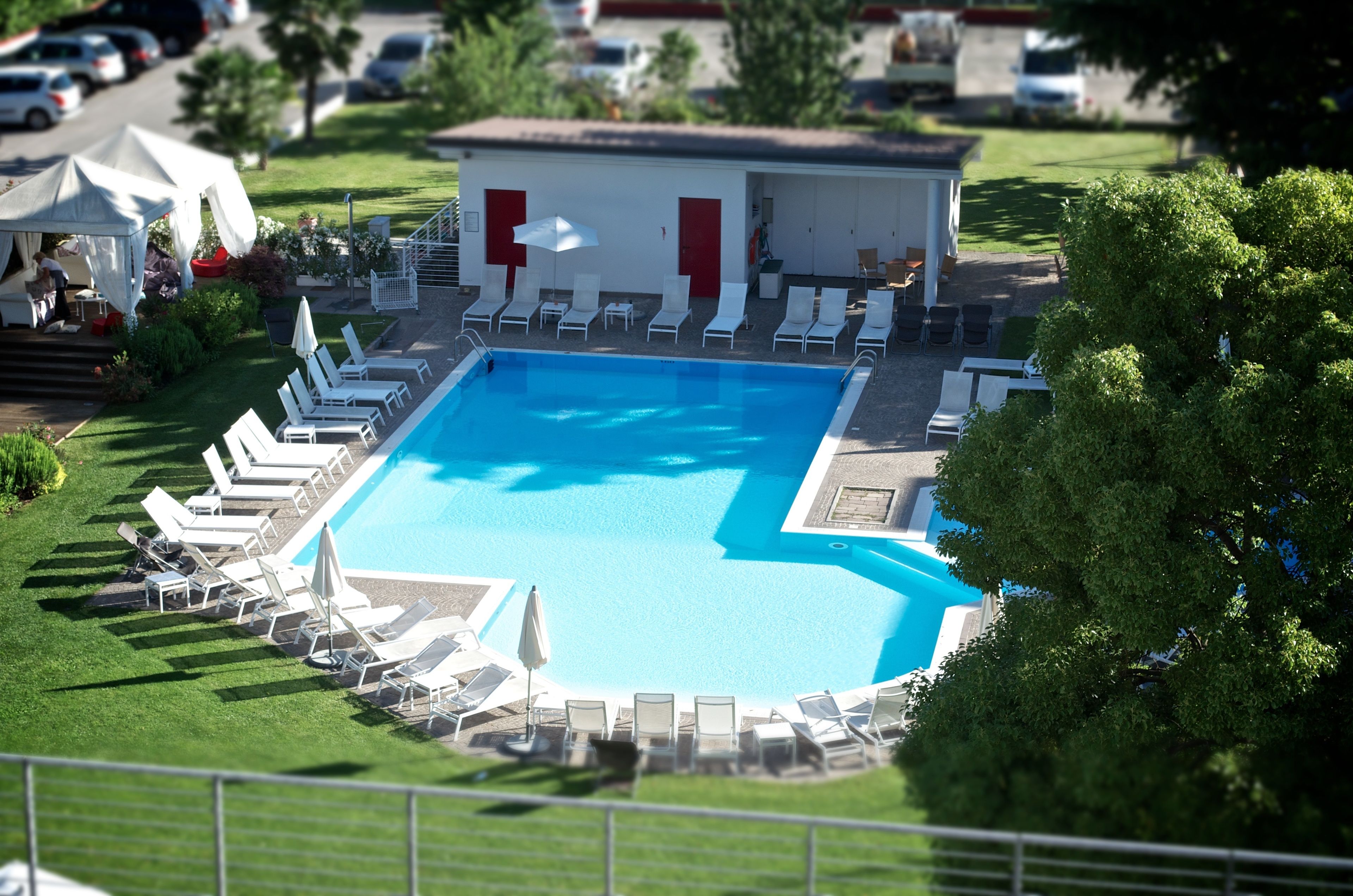 outdoor pool, pool loungers