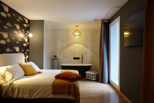 Junior Suite | 1 bedroom, hypo-allergenic bedding, minibar, in-room safe