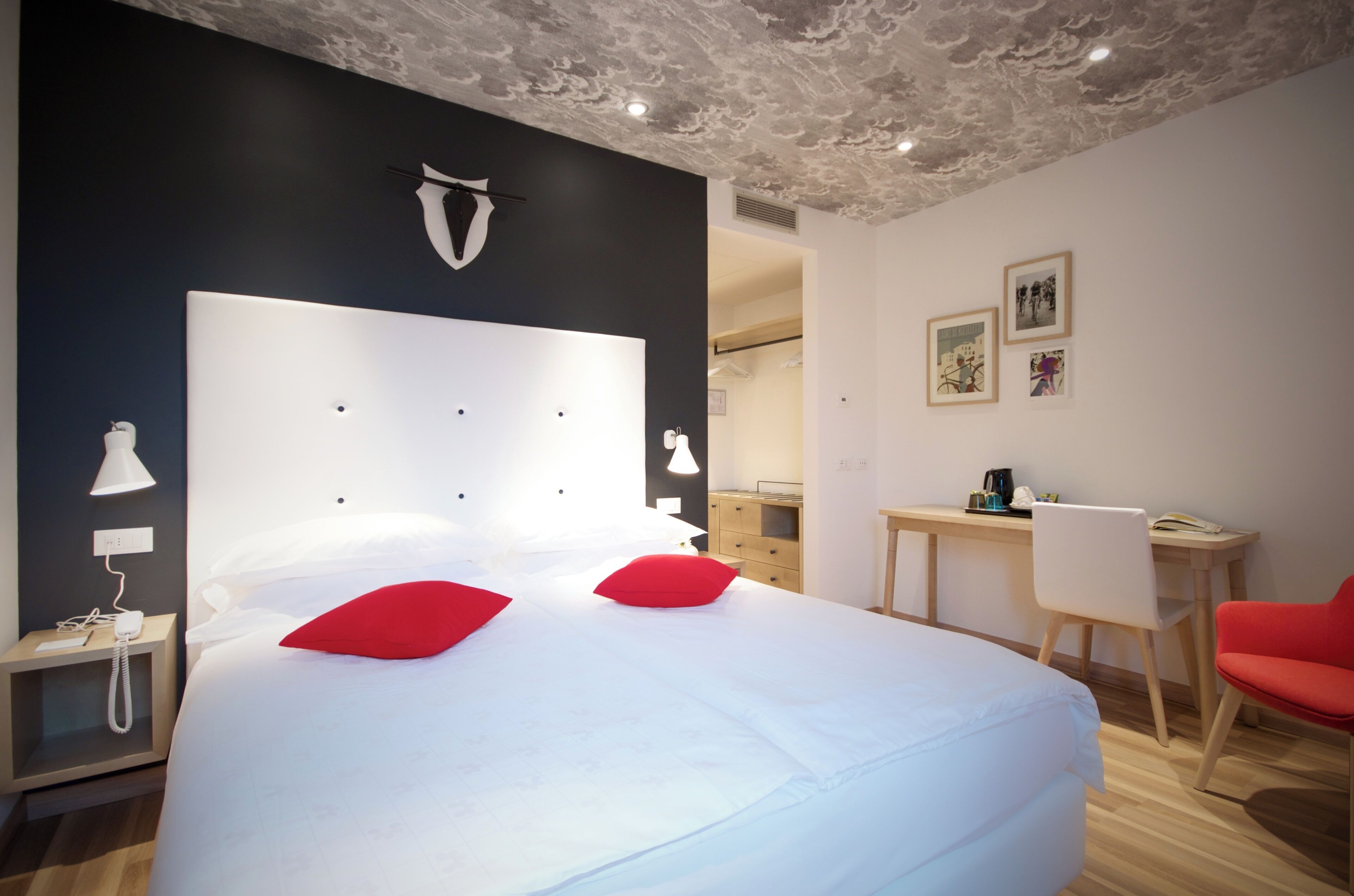 Hypo-allergenic bedding, minibar, in-room safe, desk