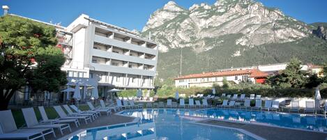 Außenpool, Liegestühle