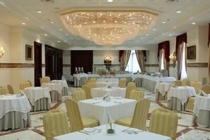 Buffet déjeuner gratuit tous les jours