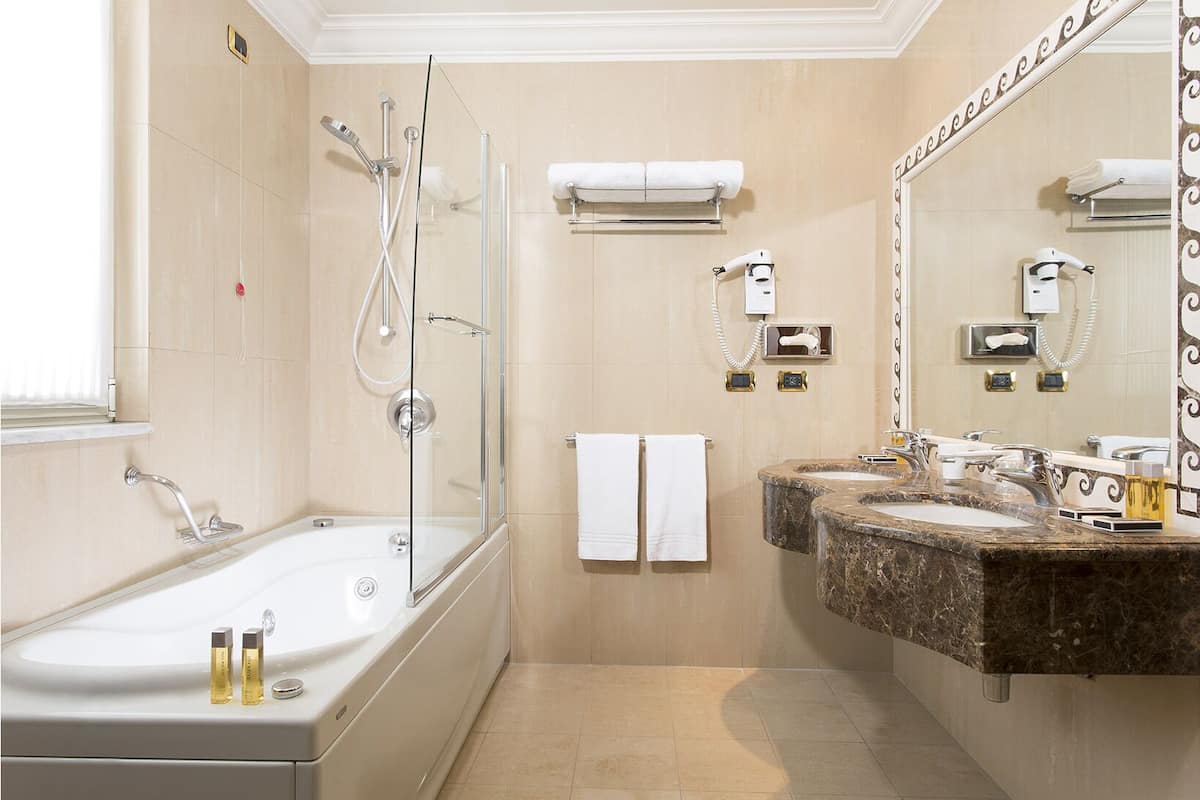 minibar, in-room safe, desk, blackout curtains