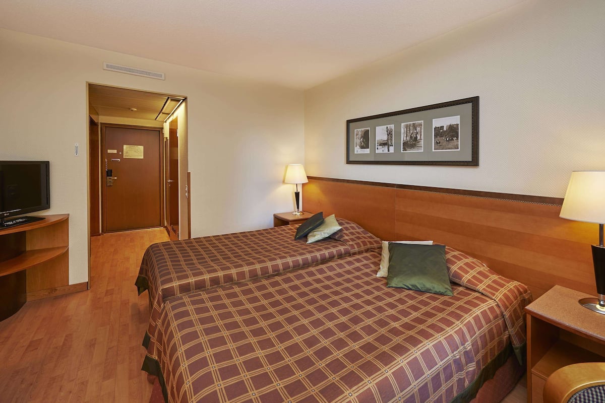 Desk, blackout curtains, free WiFi, bed sheets