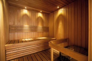 Habitación superior, 1 cama de matrimonio grande, sauna | Baño | Secador de pelo, albornoces y toallas