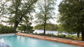 4 piscines couvertes, piscine extérieure