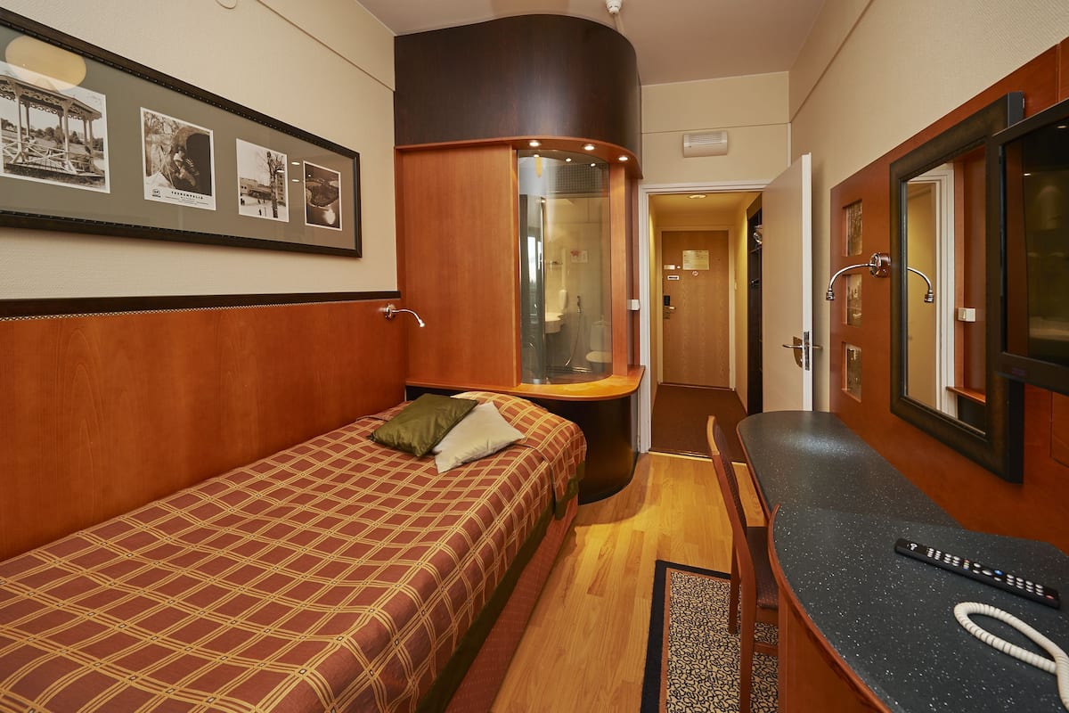 Desk, blackout curtains, free WiFi, bed sheets
