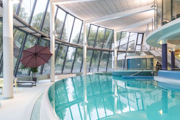 4 indoor pools, outdoor pool