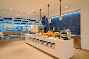 2 restaurants, breakfast, lunch, dinner served; Mediterranean cuisine 