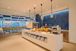 2 restaurants, breakfast, lunch, dinner served; Mediterranean cuisine