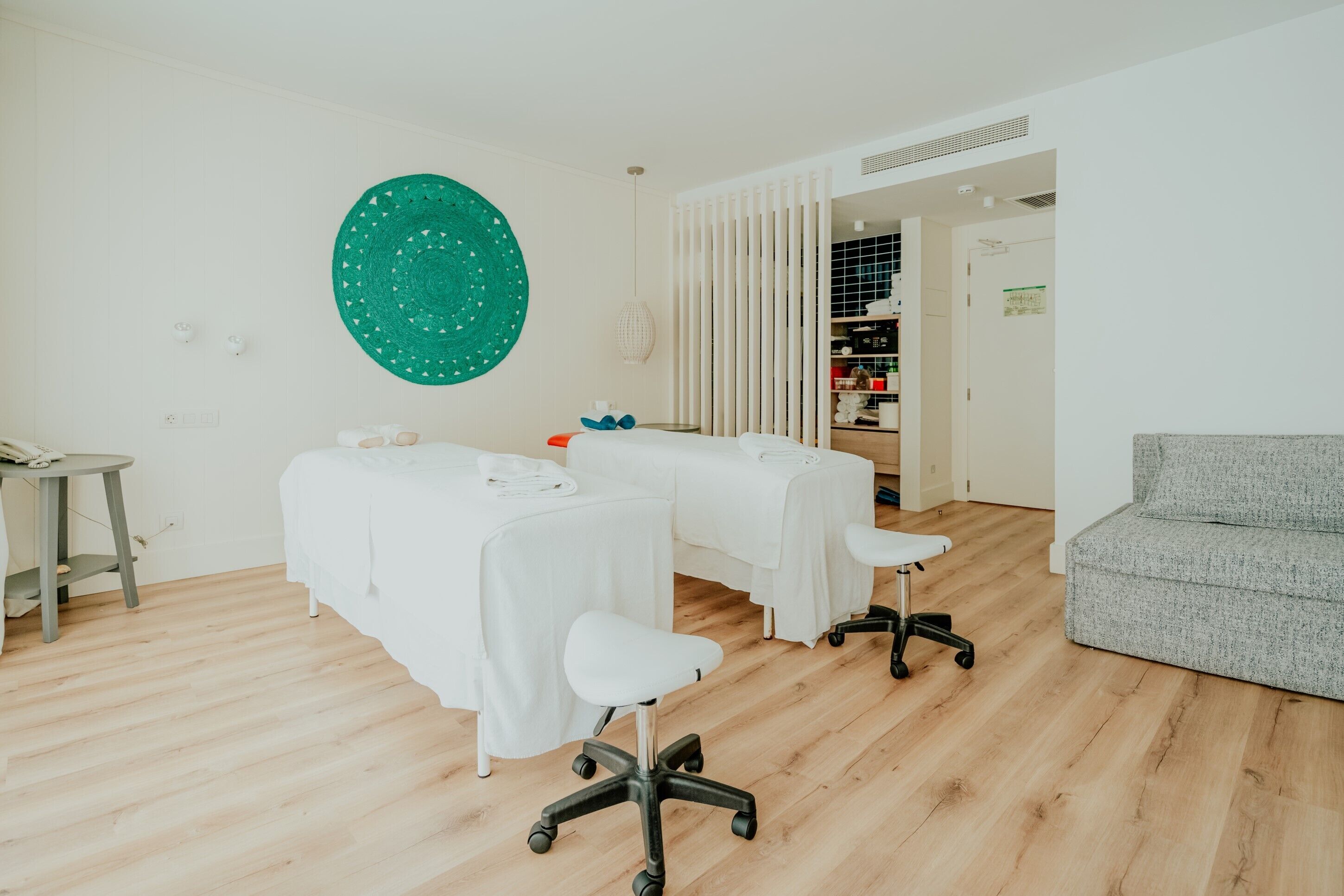 热水浴缸、身体护理、体膜护理、身体磨砂、面部护理、指（趾）甲修剪和护理