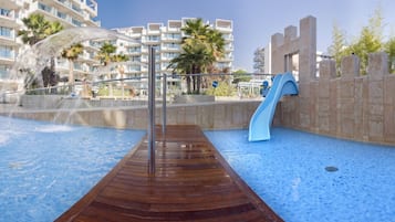 Outdoor pool, open 10:00 AM to 6:00 PM, pool umbrellas, pool loungers